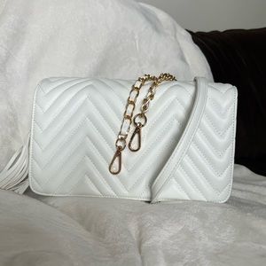 No Brand. Cross body bag